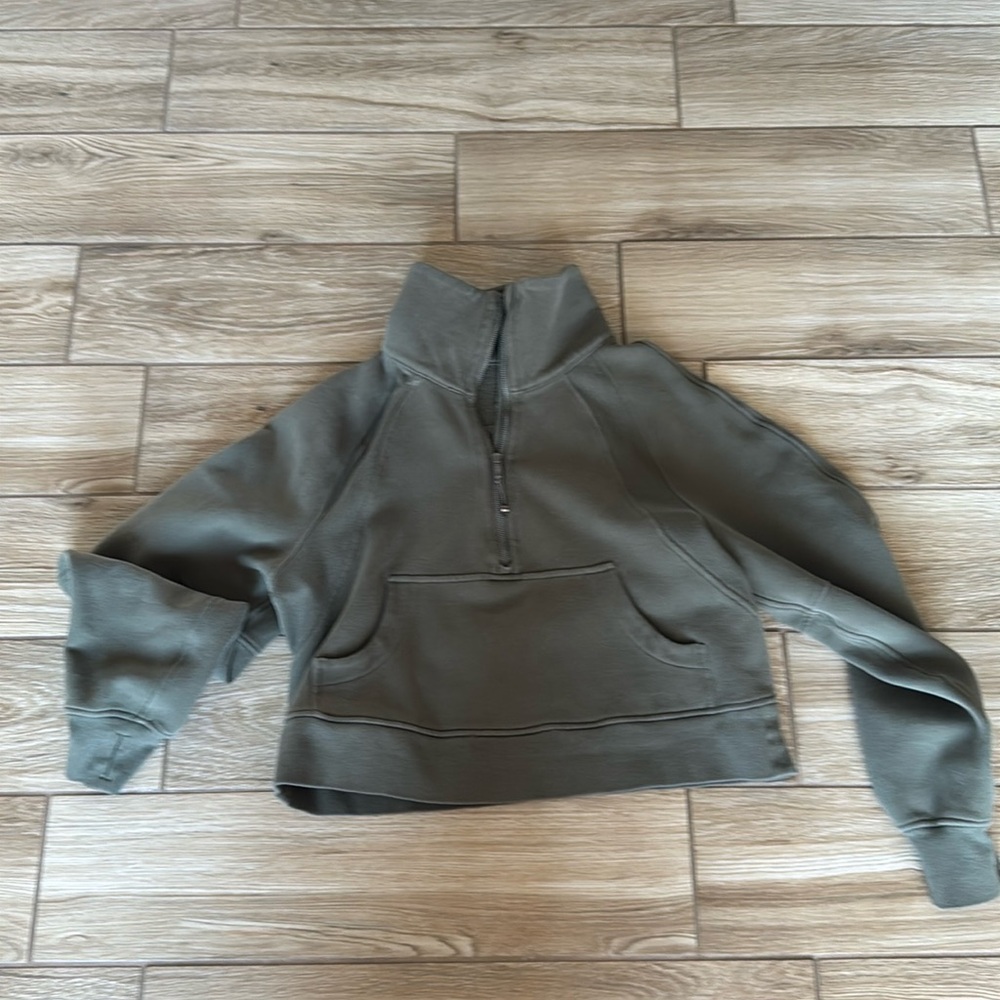 Lululemon oversized scuba funnel neck half zip size XS/S.